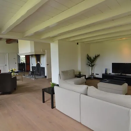 Spacious Farmhouse In Geesteren Near Lake