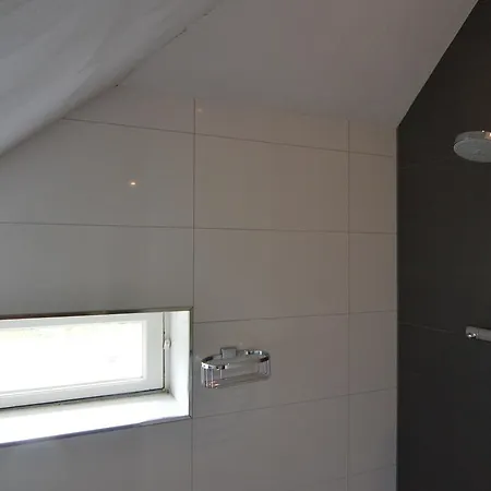 בית נופש Spacious Farmhouse In Geesteren Near Lake *